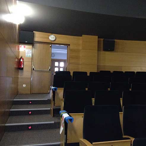 Puerta insonorizada de madera para salas de cine